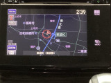 ナビゲーションはフルセグTV対応の純正メモリーナビを搭載しています。Bluetoothオーディオ機能がありますので、スマートフォンなどの音楽も再生できます。