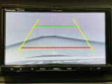 【バックカメラ】運転が苦手な方も車庫入れラクラクです!ギアをリバースに入れれば自動的に切り換わりますので、面倒な操作は不要です♪狭い駐車場もお車を傷つけず安心ですね!