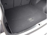 Audi正規ディーラーが高品質をお約束。高度な訓練・教育を受けたAudi専任メカニックが、100項目にもおよぶ精密な点検を実施いたします。すべてをクリアしたAudi車だけが、あなたのお手元に届けられるのです。