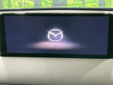 【マツダコネクト】車内の雰囲気にマッチした大型ディスプレイ。スマホ接続でのナビ使用やBluetooth再生等、様々な機能が楽しめます。直感的なダイヤル操作が可能で、使い勝手も良好です。