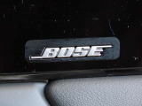 車内音響に合わせてチューニングされた専用スピーカーのBOSEシステム。奥行きのある澄んだ音と驚きの臨場感で、移動時間をプレミアムな音楽空間へと進化させます。