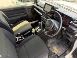 運転席も広々、ドライブも楽しめますね♪実際お座りいただくのが、分かりやすいと思います。お気軽にご来店ください!