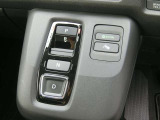 シングルペダルコントロール アクセルペダルだけでいつもの道もラクに運転。ボタンひとつでシングルペダルコントロールに切り替えられます。アクセルペダルを踏むと前進、緩めると減速・停止までできます。