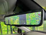 【デジタルインナーミラー】後席の大きな荷物や同乗者で後方が確認しづらい時でも安心!カメラが撮影した車両後方の映像をルームミラー内に表示。クリアな視界で状況の確認が可能です!
