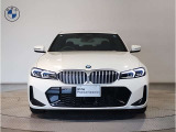 【キドニーグリル】BMWは約90年もの間、ほぼ全ての車両にひと目でBMWだと分かるこの特徴的なフロントグリルが備えられ、デザイン・アイコンとして親しまれてきました。