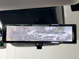 【インテリジェント ルームミラー】車両後方のカメラ映像をミラー面に映し出すので、車内の状況や、天候などに影響されずいつでもクリアな後方視界が得られます!