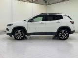 自動車保険について。正規ディーラーだけの特別なブランド保険に加入いただけます。基本補償に加え5つの項目をカバーする「プレミアムプラス」と、長期契約による安定した保険料で、さらなる安心と満足を提供します