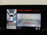 パノラミックビューモニター付きです。車両を上から見たような映像をモニター画面に表示。運転席からの目視では見にくい、車両周辺の状況をリアルタイムでしっかり確認できます。