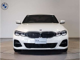 【キドニーグリル】BMWは約90年もの間、ほぼ全ての車両にひと目でBMWだと分かるこの特徴的なフロントグリルが備えられ、デザイン・アイコンとして親しまれてきました。