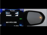 隣車線を走る車両をレーダーで検知し、ドアミラーでは確認しにくい後側方エリアに存在する車両に加え、急接近してくる車両も検知します。車両を検知するとドアミラーに搭載されたLEDインジケーターが点灯します。