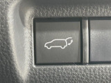 【パワーバックドア】スマートキーや運転席のボタンを押すだけでリアゲートが自動で開閉します!荷物を持っている時や、高い位置にあるバックドアを閉める際に便利な機能です♪