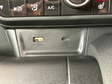 リア席にもUSBジャックを搭載充電可能です!
