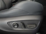 パワーシート搭載。微妙な調整が手軽にでき、ピッタリのポジションで運転することが可能です。