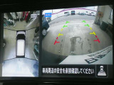 ☆全周囲カメラが駐車をアシスト☆4つの高解像度カメラで車の周囲を撮影!見えにくい死角の駐停車も驚く程に楽々です。バックカメラは、車庫入れの時は勿論、後方の安全確認もできて安心です♪