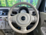 インテリアに合わせたデザインのステアリングは、運転される方のことも考え、運転しやすい形状、大きさです。是非一度、実際に触ってお確かめください。