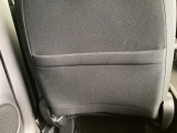 【シートバックポケット】すぐ手に取りたいアイテムをスマートにしまっておけます。限られた空間を有効に活用でき、長距離のドライブでも車内を清潔感のある落ち着いた状態に保ってくれる実用的な機能です。