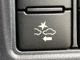 【プリクラッシュセーフティ】前方の車両等を検知し、衝突しそうな時は警報で注意を促し、ブレーキを踏む力をサポート。ブレーキを踏めなかった場合は衝突被害軽減ブレーキが作動、衝突回避をサポートします。