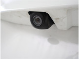 バックカメラが付いているので後方確認が非常にしやすいです。今や運転初心者も熟練者も必須装備!ついていて損はないですね♪