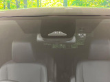 【プリクラッシュセーフティ】前方の車両等を検知し、衝突しそうな時は警報で注意を促し、ブレーキを踏む力をサポート。ブレーキを踏めなかった場合は衝突被害軽減ブレーキが作動、衝突回避をサポートします。