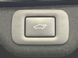 【パワーバックドア】スマートキーや運転席のボタンを押すだけでリアゲートが自動で開閉します!荷物を持っている時や、高い位置にあるバックドアを閉める際に便利な機能です♪