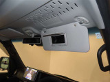 運転席バニティーミラー付きサンバイザー