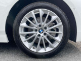 時を経ても深い魅力を放ち続けるBMW。より快適にお乗り頂くためにサポートプログラムをご用意しております。※認定中古車保証は登録日より最長4年間まで延長が可能です。