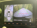 【マルチアラウンドモニター】専用のカメラにより、上から見下ろしたような視点で360度クルマの周囲を確認することができます☆死角部分も確認しやすく、狭い場所での切り返しや駐車もスムーズに行えます。
