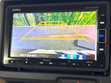 【バックカメラ】駐車時に後方がリアルタイム映像で確認できます。大型商業施設や立体駐車場での駐車時や、夜間のバック時に大活躍!運転スキルに関わらず、今や必須となった装備のひとつです!