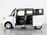 お車は展示前にルームクリーニングと除菌を実施!展示中もシート、ハンドル、シフトにはビニールと足元にはマットを敷いて展示してあります!!
