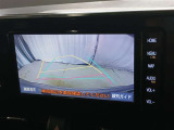 駐車が苦手な方でも安心のバックガイドモニター搭載。 後方の映像をクリアに表示し、ガイドラインで車庫入れや縦列駐車をしっかりサポート。毎日の運転がぐっとラクになります。