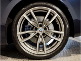 【BMWアロイホイル】軽量かつ強度に拘ったアロイホイル。走行性能ポテンシャルを引き出す設計。車の足元を引き締めてくれる大きなポイントはアロイホイルです。