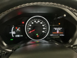 メーターの横に液晶カラーディスプレーを装備。航続可能距離等の情報やHonda SENSINGの注意・警告を表示します!