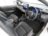 シンプルで使いやすいデザインの運転席です。