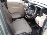 運転席も広いので毎日の運転も快適です(*&acute;з`)