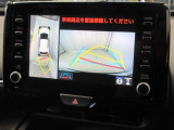 パノラミックビューモニター付きです。車両を上から見たような映像をディスプレイオーディオ画面に表示。運転席からの目視だけでは見にくい、車両周辺の状況をリアルタイムでしっかり確認できます。