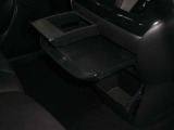 ドリンクホルダーやトレイ、小物入れなどあり、車内での休憩時も快適です♪