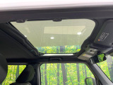 【ガラスルーフ】ガラスルーフ搭載で車内の解放感が一気にアップ!開放的なドライブをお楽しみいただけます。