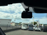 現在の車社会に必須なドライブレコーダーは装着済みです。