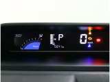 視認性に優れたメーターで、夜間走行も安心して運転できます!マルチインフォメ―ションディスプレイには車両情報を表示!メーター内の光度調整機能も付いております!