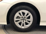 純正15インチアルミ!タイヤサイズは195/65R15です