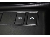 3つの走行モードがあります。『EVモード』はモーターのみで走行しガソリンを消費しないハイブリッド車ならではの環境にも優しい走行です。