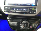 オートエアコンで車内も快適です。冬や雨の日の室内の結露防止等コンディションに加えて、冷え過ぎ、暖め過ぎに因る燃費を悪化を防ぎます