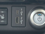 USB端子がタイプAとタイプCの二種類付いています!機器の充電だけではなく、ナビに接続することも可能なので、ポータブルオーディオなどを充電しつつ音楽を楽しんでいただくことも可能です。