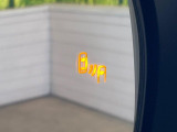 【ブラインドスポットモニター】走行中、ドアミラーの死角になりやすい箇所に後続車が接近するとサイドミラーのレンズに警告を表示!ドライバーに注意喚起をしてくれます。