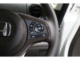 Hondaセンシングの機能のひとつ、アダプティブクルーズコントロール付!アクセルから足を離しても設定したスピードと前車との車間を保ち走行してくれます!車線維持もアシスト☆高速道路で疲労軽減ですね☆