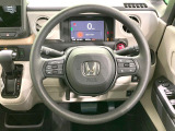 インテリアに合わせたデザインのステアリングは、運転される方のことも考え、運転しやすい形状、大きさです。是非一度、実際に触ってお確かめください。