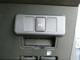 コーナーセンサーを車の前後に装備。障害物までの距離に応じて警告音を変えてお知らせ。縦列駐車時や駐車場・車庫などでの取り回しをサポートします。詳細は販売店スタッフまでおたずねください。