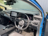 運転席も広々、ドライブも楽しめますね♪実際お座りいただくのが、分かりやすいと思います。お気軽にご来店ください!