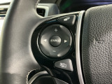 ステアリングにオーディオ操作スイッチが付いています。オーディオ画面に直接タッチしなくても操作が出来ますので、運転に集中できます。