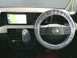 スッキリとした運転席回りになっています。